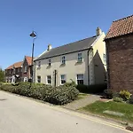 Lighthouse - Part Of The The Bay Village With Pool, Gym And Direct Access, Pub, Restaurant, Tennis And Meadows Walks