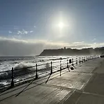 Lighthouse - Part Of The The Bay Village With Pool, Gym And Direct Access, Pub, Restaurant, Tennis And Meadows Walks Dom wakacyjny Filey