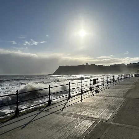 Lighthouse - Part Of The The Bay Village With Pool, Gym And Direct Access, Pub, Restaurant, Tennis And Meadows Walks Holiday home Filey