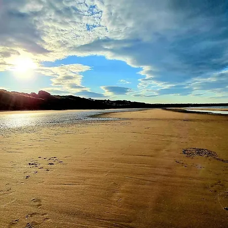 Lighthouse - Part Of The The Bay Village With Pool, Gym And Direct Access, Pub, Restaurant, Tennis And Meadows Walks * Filey