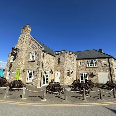 Lighthouse - Part Of The The Bay Village With Pool, Gym And Direct Access, Pub, Restaurant, Tennis And Meadows Walks *
