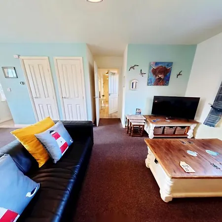 Lighthouse - Part Of The The Bay Village With Pool, Gym And Direct Access, Pub, Restaurant, Tennis And Meadows Walks Filey