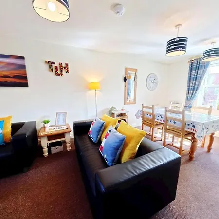 Lighthouse - Part Of The The Bay Village With Pool, Gym And Direct Access, Pub, Restaurant, Tennis And Meadows Walks Filey