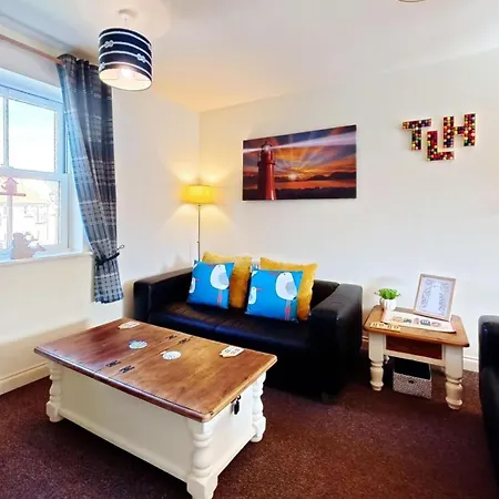 Lighthouse - Part Of The The Bay Village With Pool, Gym And Direct Access, Pub, Restaurant, Tennis And Meadows Walks * Filey