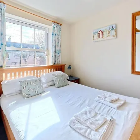 Lighthouse - Part Of The The Bay Village With Pool, Gym And Direct Access, Pub, Restaurant, Tennis And Meadows Walks Holiday home *