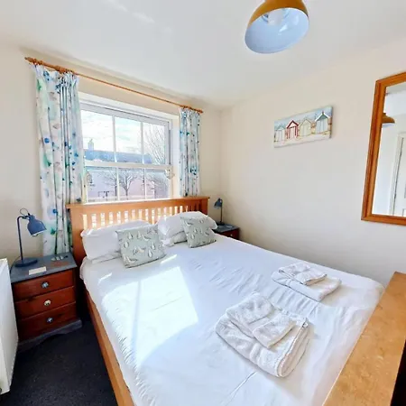 Lighthouse - Part Of The The Bay Village With Pool, Gym And Direct Access, Pub, Restaurant, Tennis And Meadows Walks *