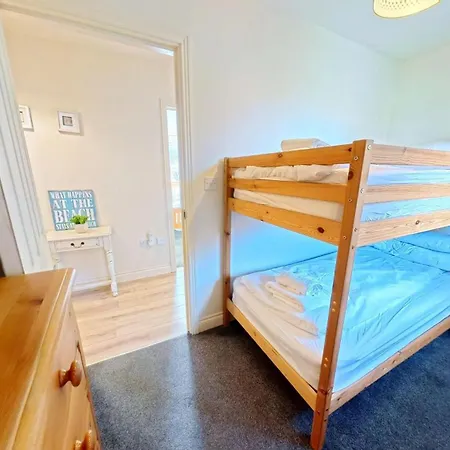 Lighthouse - Part Of The The Bay Village With Pool, Gym And Direct Access, Pub, Restaurant, Tennis And Meadows Walks Filey