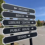 Lighthouse - Part Of The The Bay Village With Pool, Gym And Direct Access, Pub, Restaurant, Tennis And Meadows Walks Holiday home *