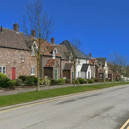 Lighthouse - Part Of The The Bay Village With Pool, Gym And Direct Access, Pub, Restaurant, Tennis And Meadows Walks Filey