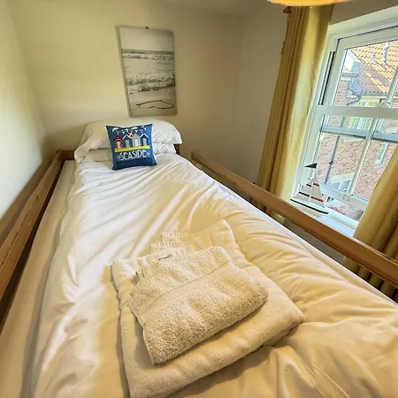 Lighthouse - Part Of The The Bay Village With Pool, Gym And Direct Access, Pub, Restaurant, Tennis And Meadows Walks *