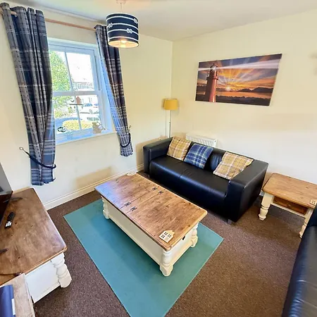Lighthouse - Part Of The The Bay Village With Pool, Gym And Direct Access, Pub, Restaurant, Tennis And Meadows Walks Filey
